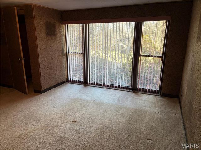 7654 Paragon Circle, Grantwood Village, MO 63123