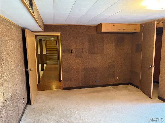 7654 Paragon Circle, Grantwood Village, MO 63123