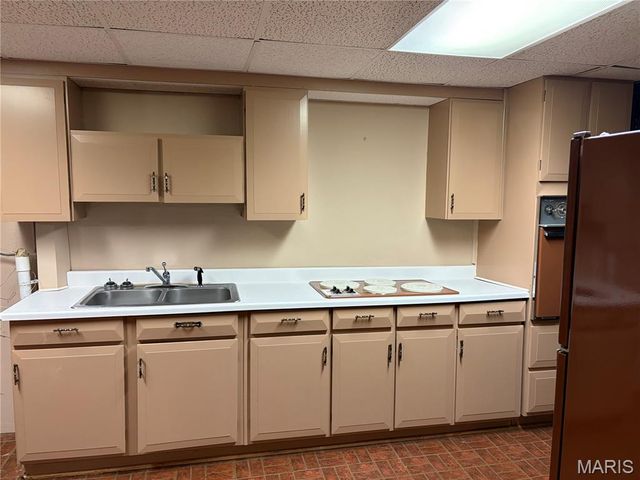 7654 Paragon Circle, Grantwood Village, MO 63123