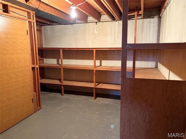 7654 Paragon Circle, Grantwood Village, MO 63123