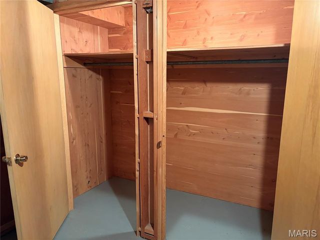 7654 Paragon Circle, Grantwood Village, MO 63123