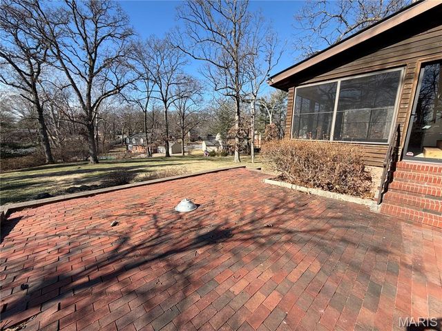 7654 Paragon Circle, Grantwood Village, MO 63123