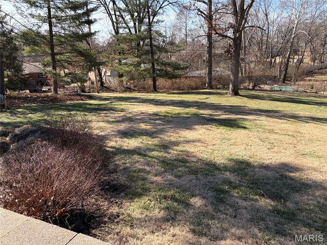 7654 Paragon Circle, Grantwood Village, MO 63123