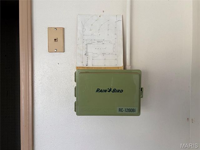 7654 Paragon Circle, Grantwood Village, MO 63123