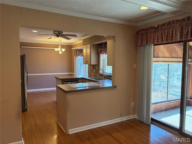 7654 Paragon Circle, Grantwood Village, MO 63123