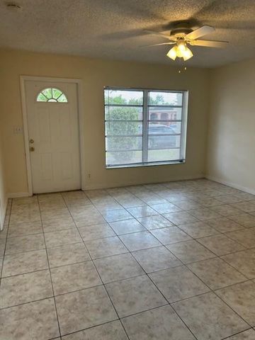 2911 NW 7TH Street, Pompano Beach, FL 33069