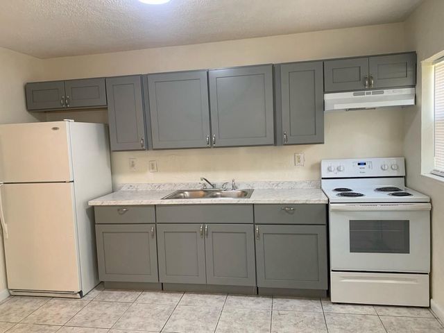 2911 NW 7TH Street, Pompano Beach, FL 33069