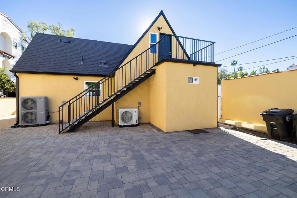 Image 15 of property listing at 1161 Ruberta Avenue, Glendale, CA 91201