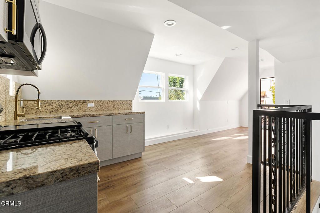 Image 21 of property listing at 1161 Ruberta Avenue, Glendale, CA 91201