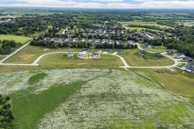 3678 Mclain Way, Hiawatha, IA 52233