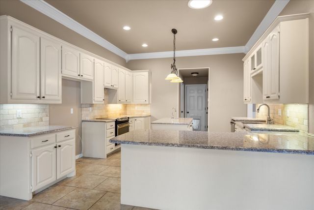1207 Mallard Way, Granbury, TX 76048