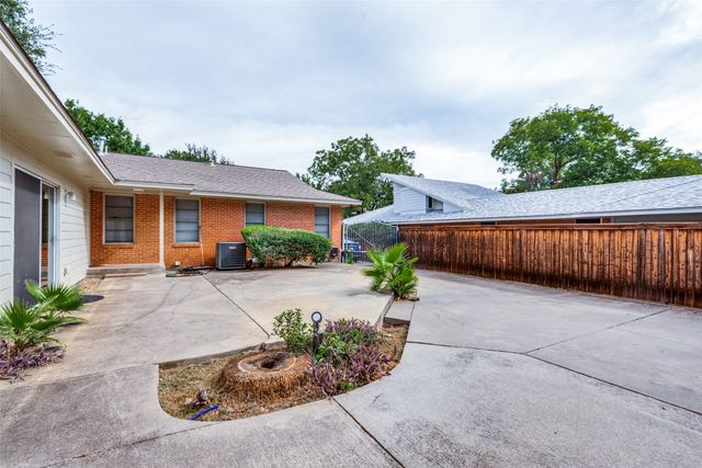 2012 Atlantic Street, Dallas, TX 75208