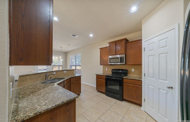 2725 Sterling Way, Schertz, TX 78108