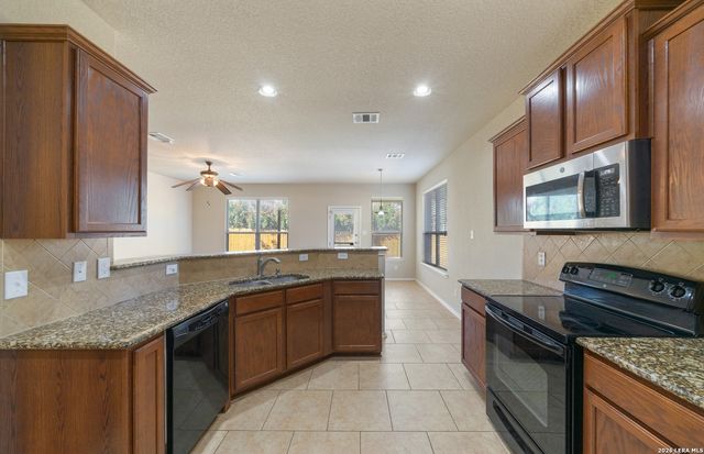 2725 Sterling Way, Schertz, TX 78108