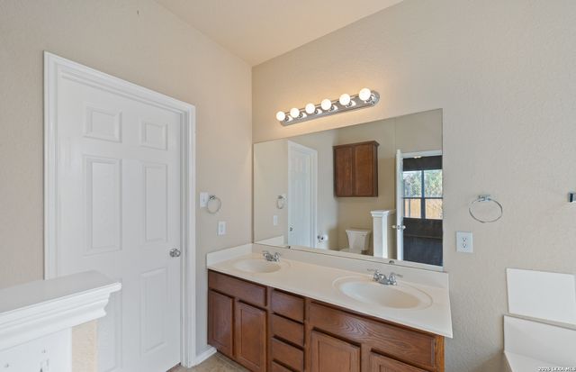 2725 Sterling Way, Schertz, TX 78108