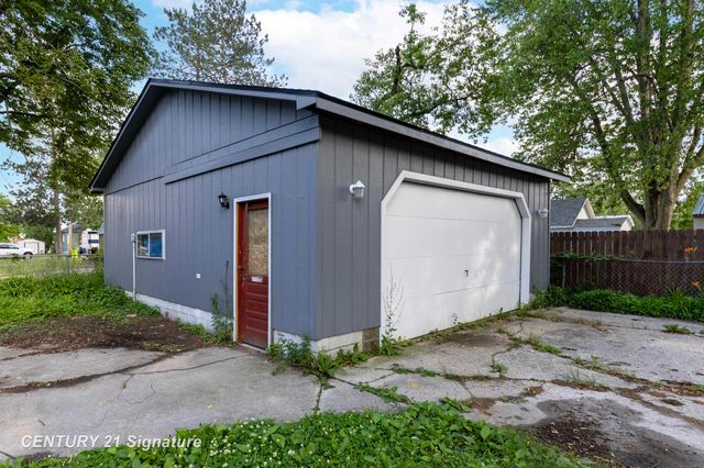 611 W 2nd Street, Pinconning, MI 48650