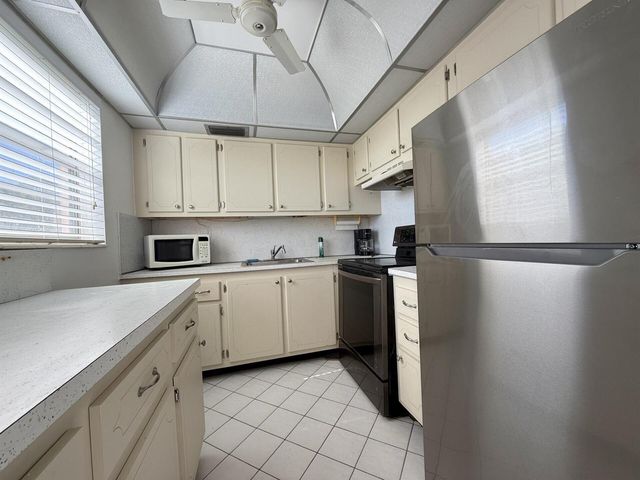 9 Hastings A 9, West Palm Beach, FL 33417
