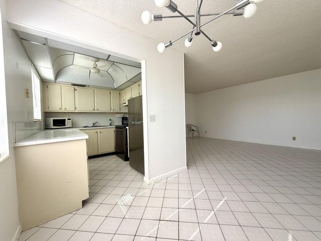 9 Hastings A 9, West Palm Beach, FL 33417