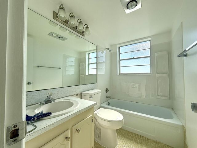 9 Hastings A 9, West Palm Beach, FL 33417