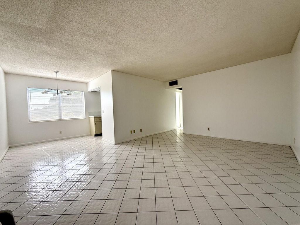 9 Hastings A 9, West Palm Beach, FL 33417