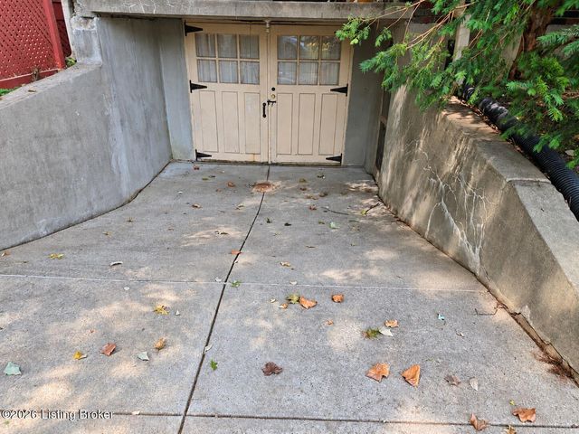 2328 Keswick Blvd, Louisville, KY 40217