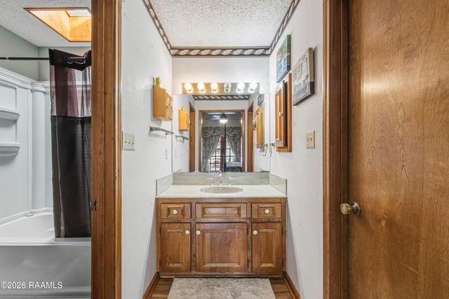 223 Ole Colony Road, Lafayette, LA 70506