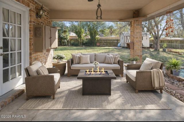 223 Ole Colony Road, Lafayette, LA 70506