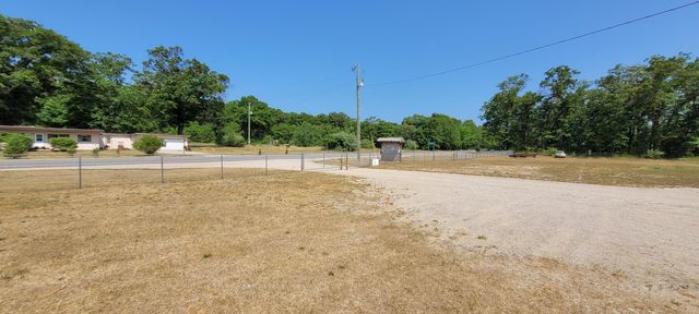 6634 N Woodbridge Road, White Cloud, MI 49349
