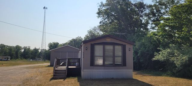 6634 N Woodbridge Road, White Cloud, MI 49349