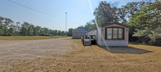 6634 N Woodbridge Road, White Cloud, MI 49349