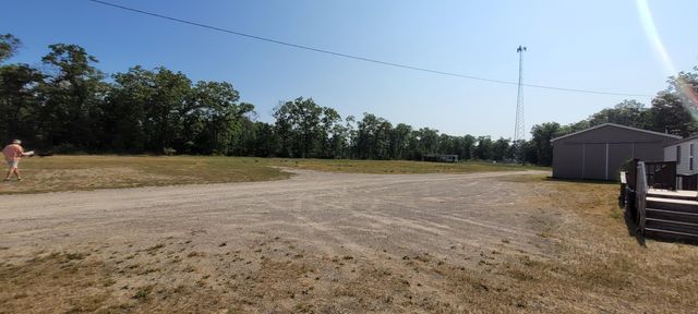 6634 N Woodbridge Road, White Cloud, MI 49349