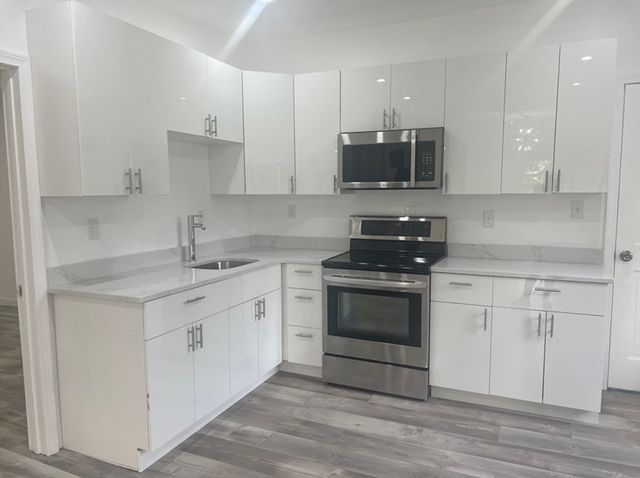 477 Hilldale Ave 1, Haverhill, MA 01832