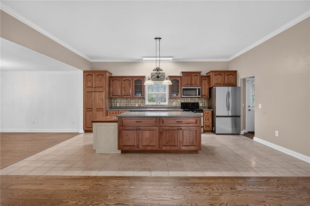 135 Crowes Drive, Walhalla, SC 29691