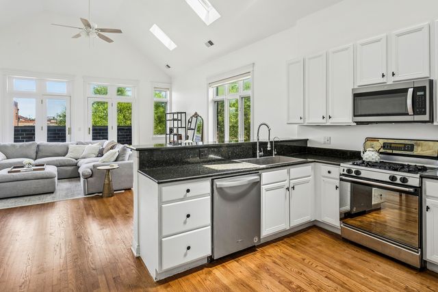 2001 W ADDISON Street 3E, Chicago, IL 60618