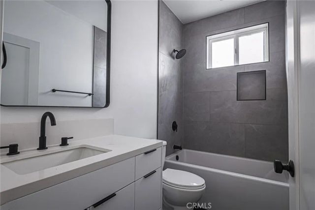 11810 Gilmore Street, North Hollywood, CA 91606