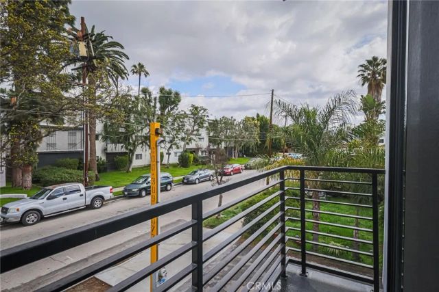 11810 Gilmore Street, North Hollywood, CA 91606