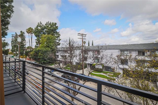 11810 Gilmore Street, North Hollywood, CA 91606