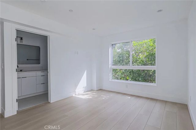11810 Gilmore Street, North Hollywood, CA 91606