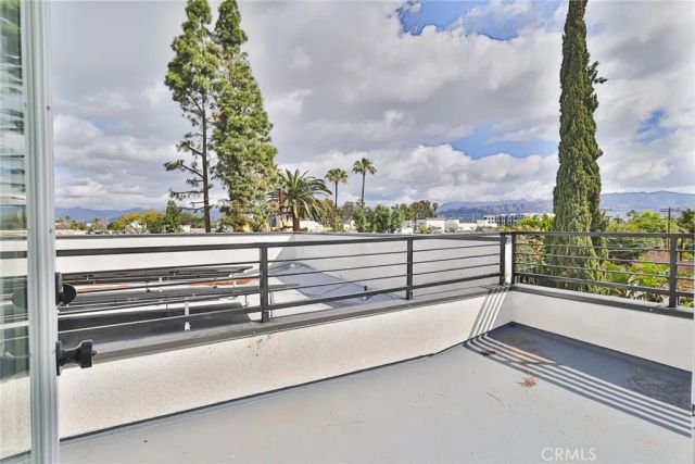 11810 Gilmore Street, North Hollywood, CA 91606