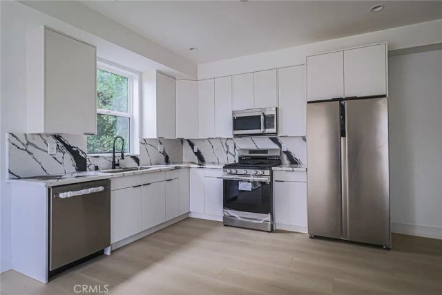 11810 Gilmore Street, North Hollywood, CA 91606
