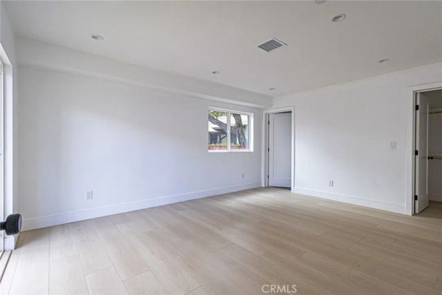 11810 Gilmore Street, North Hollywood, CA 91606