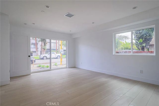 11810 Gilmore Street, North Hollywood, CA 91606