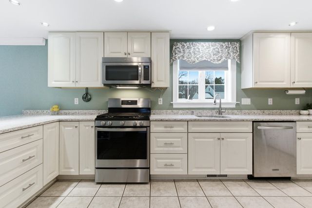 19 Viola Circle, Seabrook, NH 03874