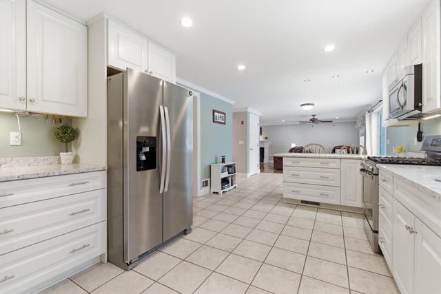 19 Viola Circle, Seabrook, NH 03874