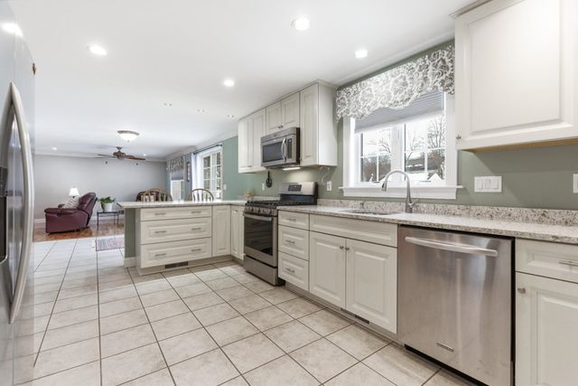 19 Viola Circle, Seabrook, NH 03874