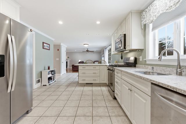 19 Viola Circle, Seabrook, NH 03874