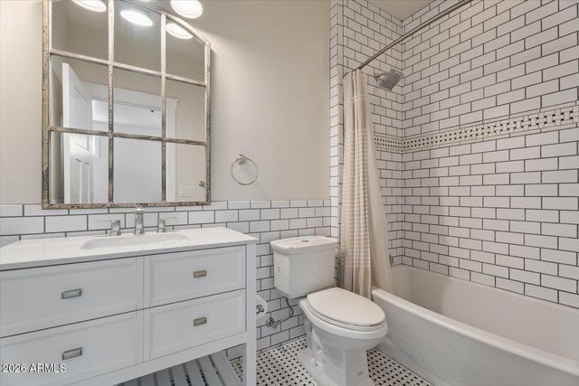 3838 E DEVONSHIRE Avenue, Phoenix, AZ 85018