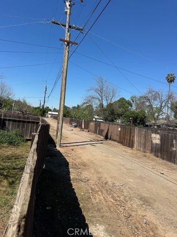 1725 E 22nd, Merced, CA 95340