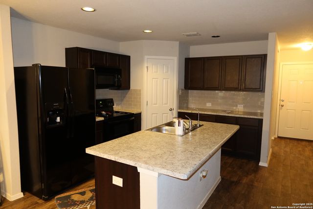 2414 Rainbow Basin, Converse, TX 78109