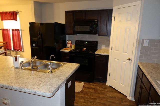 2414 Rainbow Basin, Converse, TX 78109